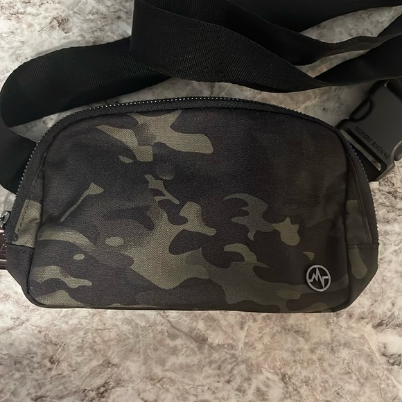 Camo Belt Bag - Picture 1 of 4
